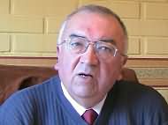 Don Ram�n Utz en su oficina de Telem�s, en Colina