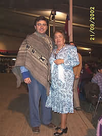 El Alcalde junto a la se�ora Rosa Salas. (51,431 bytes)