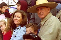 Gabriela Cox con Ricardo vial y algunos de sus hijos. (32,178 bytes)