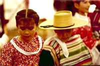 Pareja de ni�os ganadores del Concurso de Cueca infantil. (37,200 bytes)