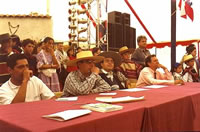 El Jurado del Concurso de Cueca Infantil. Al centro, el Alcalde Olavarr�a. (32,271 bytes)