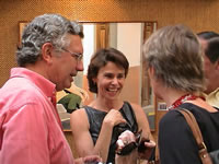 Vista general de la inauguraci�n. Al centro, MarlisSchulen. (39kb)