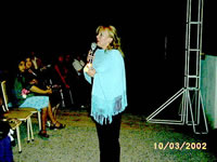 Patricia Galdames  saludando al p�blico (37,861 bytes)