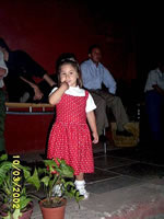 Mar�a Jos� tambi�n quiso una foto en Chicureo.com (32,639 bytes)