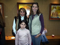 Carolina Carvajal, Mar�a Jos� Bolumburu e Isabella Kouyoumdjian (34kb)