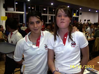 Josefina Gonz�lez y Constanza Whittaker, los ayudantes (36kb)