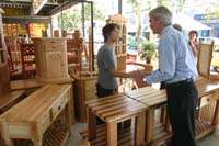 intendente Trivelli  en persa Centinela