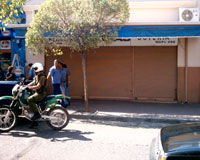 JOYERIA LAMAS.- Este es el local afcetado por el millonario atraco