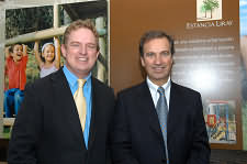 El Intendente Echeverr&iacute;a revisando la tropa ayer en Colina. Foto: Kiko Ben&iacute;tez