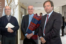 El Intendente Echeverr&iacute;a revisando la tropa ayer en Colina. Foto: Kiko Ben&iacute;tez