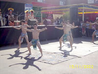 Grupo polin�sico del colegio Desiree 