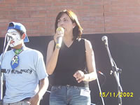 Alejandra Bravo y su presentaci�n y agradecimientos (27,857 bytes)