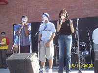 Alejandra Bravo y su presentaci�n y agradecimientos (34,463 bytes)