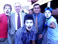 El saludo de Adolfo Zald�var (65,287 bytes)