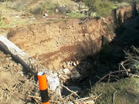 Quebrada El Manzano, al poniente del camino. completamente socabado. (71,251 bytes)