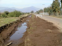 Canal al oriente del camino a Gauy-Guay completamente embancado. (39,882 bytes)