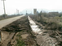 Canal al oriente del camino a Gauy-Guay completamente embancado. (43,320 bytes)
